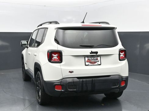 Used 2017 Jeep Renegade Altitude FWD image 7