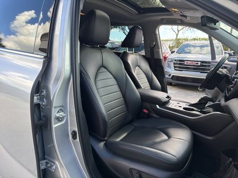 Used 2022 Toyota Highlander XLE image 17