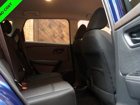 Used 2022 Nissan Rogue S image 45