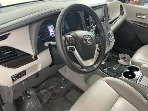 Used 2020 Toyota Sienna XLE Premium image 40