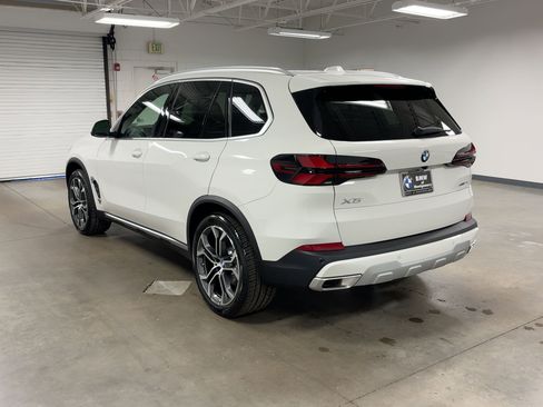 New 2026 BMW X5 sDrive40i image 3