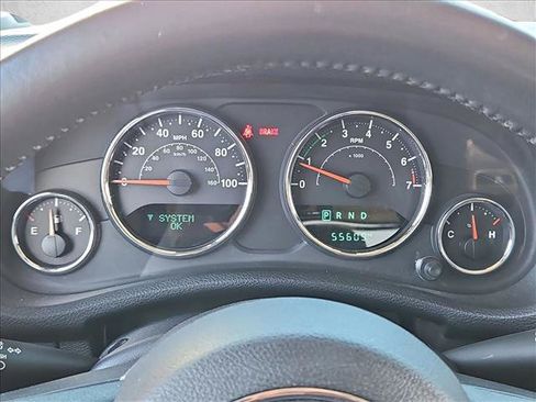 Used 2018 Jeep Wrangler Sahara w/ Connectivity Group AWD/4WD image 10