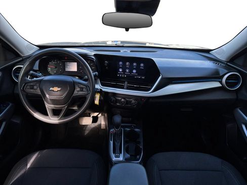 Used 2024 Chevrolet Trax LS w/ LS Convenience Package FWD image 17