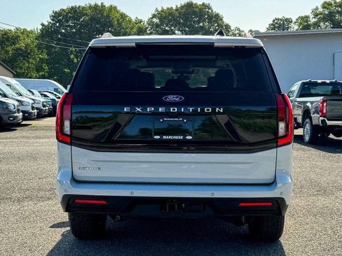 Used 2025 Ford Expedition Active AWD/4WD image 4