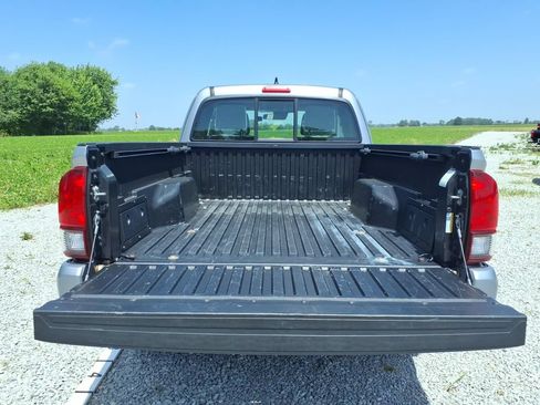 Used 2018 Toyota Tacoma SR w/ SR Convenience Package AWD/4WD image 15