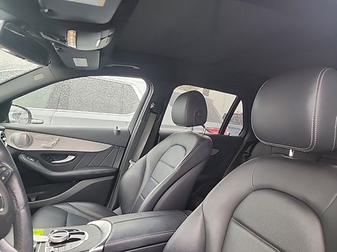 Used 2019 Mercedes-Benz GLC 300 4MATIC image 6