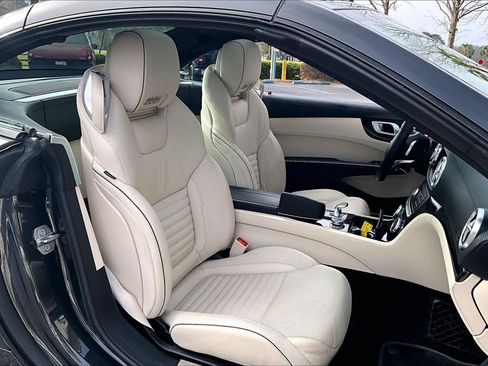 Used 2020 Mercedes-Benz SL 550 image 8