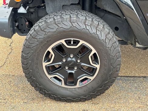 Used 2016 Jeep Wrangler Unlimited Rubicon image 19