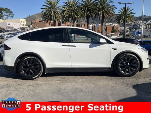 Used 2023 Tesla Model X image 3