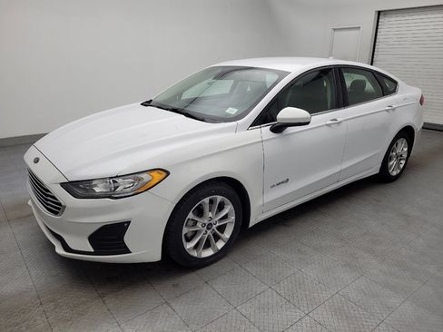 Used 2019 Ford Fusion SE image 2