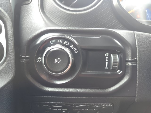 Certified 2025 Jeep Wrangler Rubicon AWD/4WD image 12