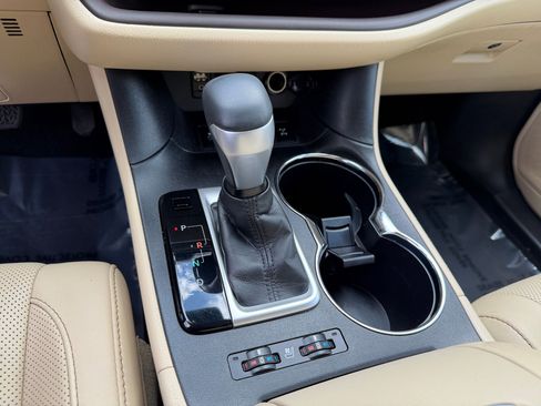 Used 2017 Toyota Highlander Limited w/ Protection Package #3 image 17