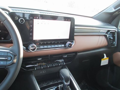 New 2026 GMC Canyon AT4 image 15