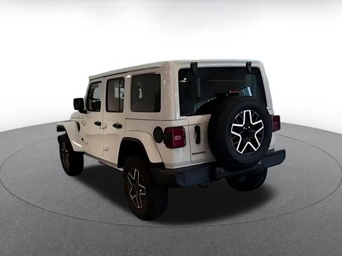 Used 2025 Jeep Wrangler Unlimited Sahara AWD/4WD image 15