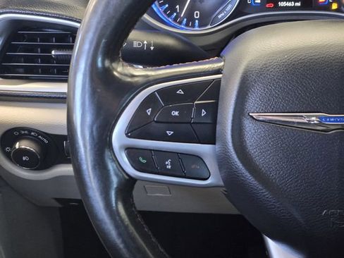 Used 2020 Chrysler Pacifica Touring-L image 30