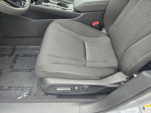 Certified 2025 Honda Accord SE image 10