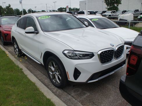 Used 2022 BMW X4 xDrive30i w/ Convenience Package AWD/4WD image 2