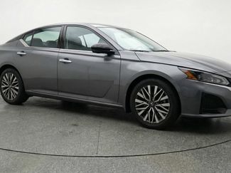 Used 2025 Nissan Altima 2.5 SV video 1