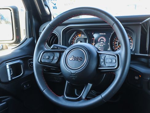 Used 2024 Jeep Wrangler Unlimited Rubicon w/ Convenience Group image 17