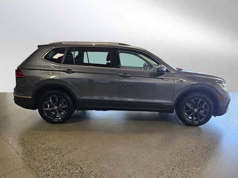 Used 2022 Volkswagen Tiguan SE image 8