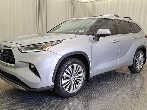 Used 2023 Toyota Highlander Platinum AWD/4WD image 10