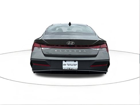 New 2026 Hyundai Elantra SE FWD image 4