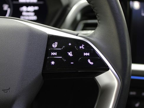 Used 2024 Audi Q4 e-tron Premium Plus image 11