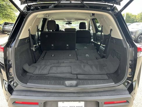 Used 2025 Nissan Pathfinder SV AWD/4WD image 10