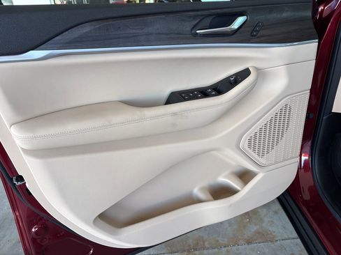 New 2025 Jeep Grand Cherokee Limited image 9