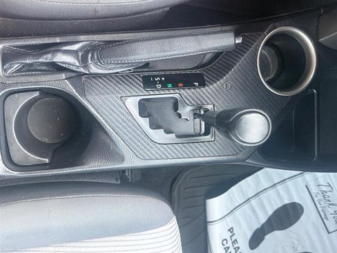 Used 2015 Toyota RAV4 LE image 28