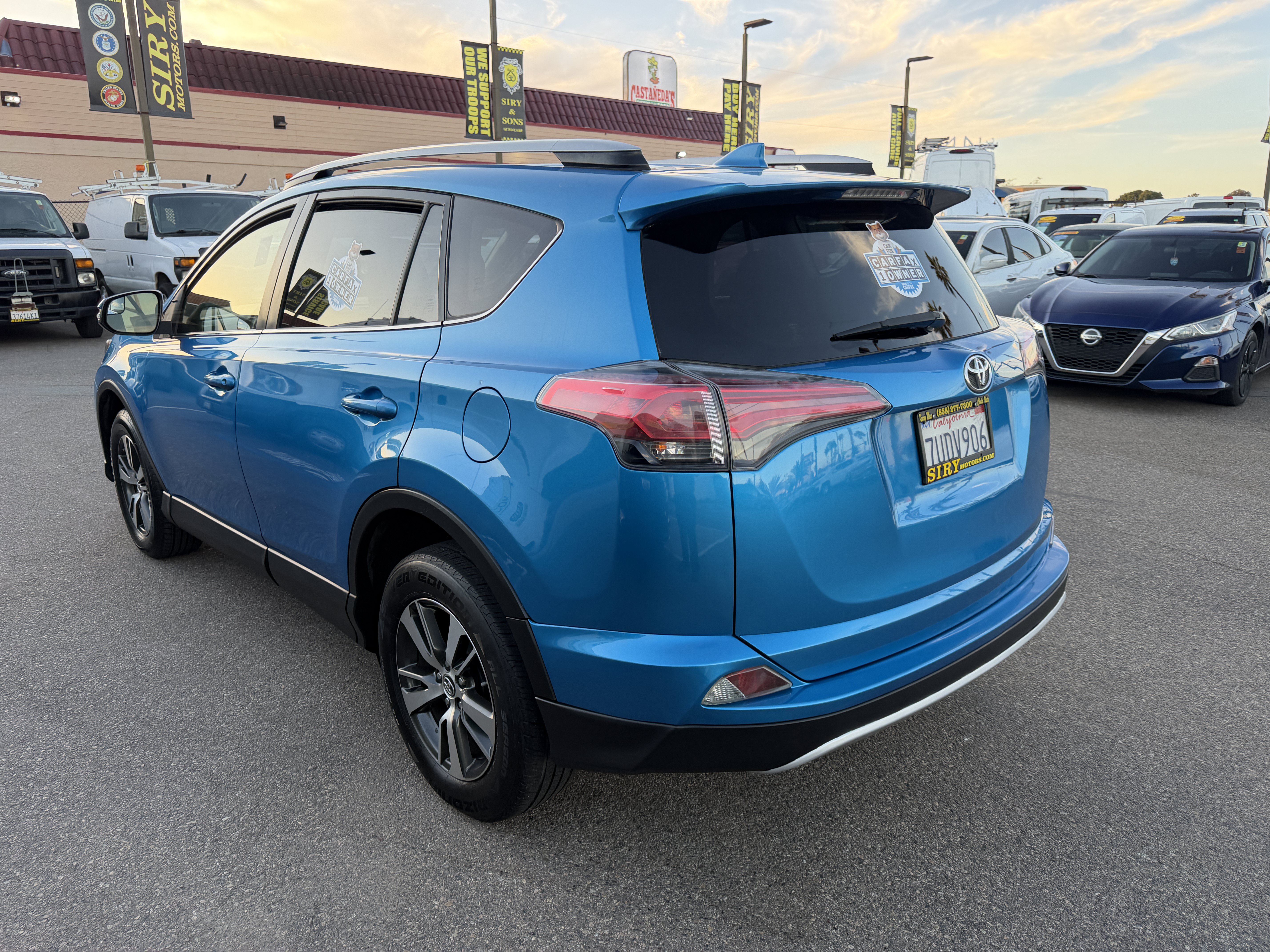 Used 2017 Toyota RAV4 XLE w/ Preferred Accessory Package FWD image 7