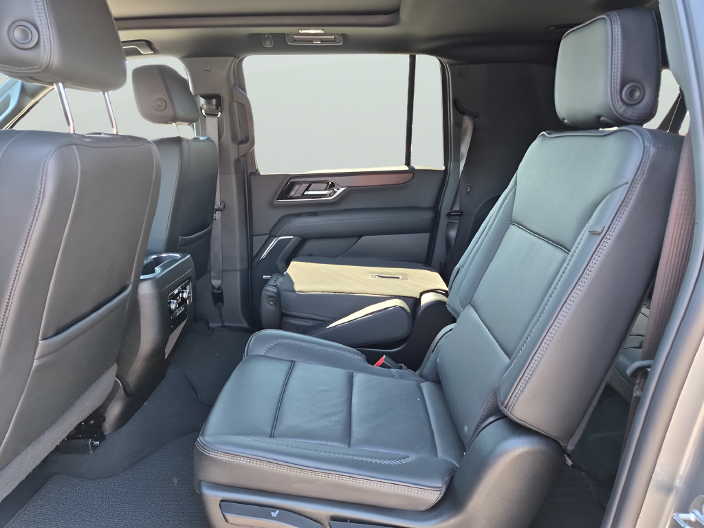 Used 2026 GMC Yukon XL Denali w/ Sun & Power Step Package AWD/4WD image 32