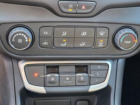 Used 2024 GMC Terrain SLE image 23