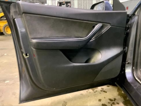 Used 2021 Tesla Model Y Long Range image 21