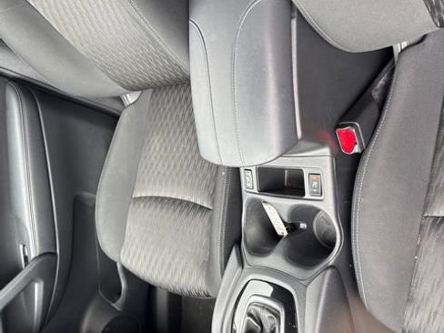 Used 2018 Nissan Rogue SV AWD/4WD image 16