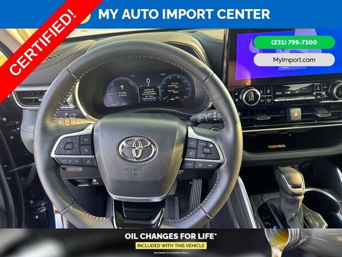 Certified 2025 Toyota Highlander Platinum AWD/4WD image 16