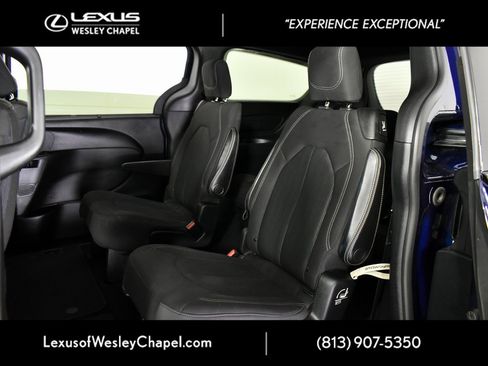 Used 2020 Chrysler Pacifica Touring w/ S Appearance Package image 19