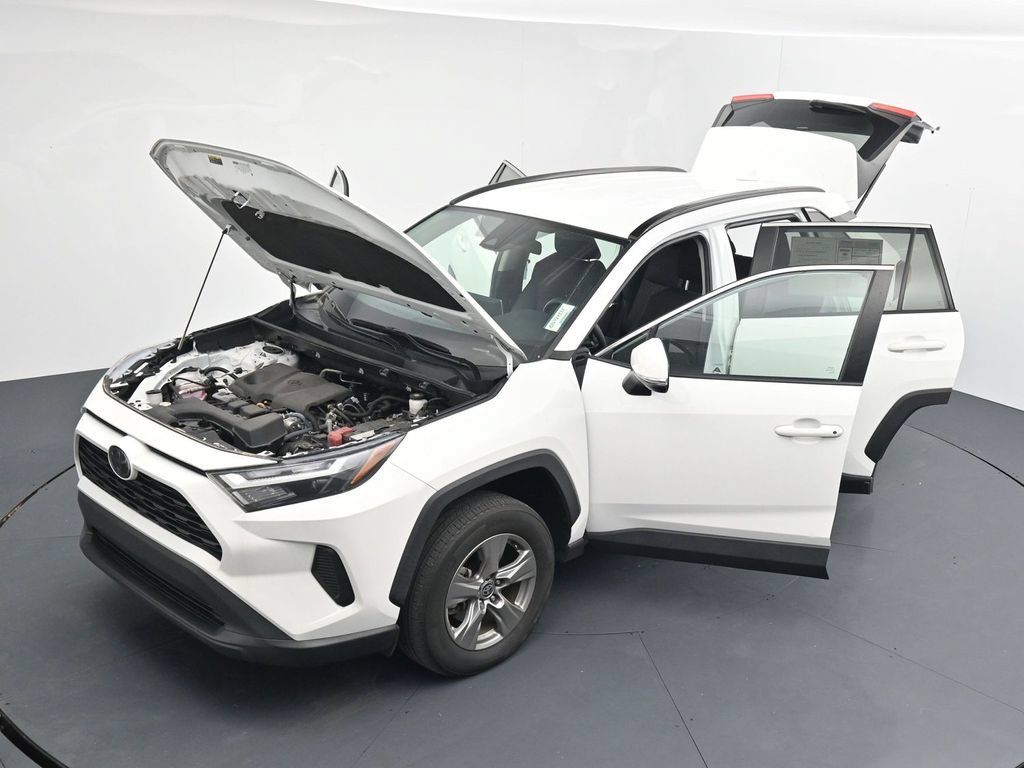 Used 2024 Toyota RAV4 XLE AWD/4WD image 26