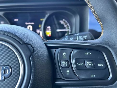 Used 2024 Jeep Wrangler Unlimited w/ Convenience Group image 24