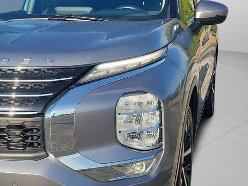 Used 2022 Mitsubishi Outlander SE image 14