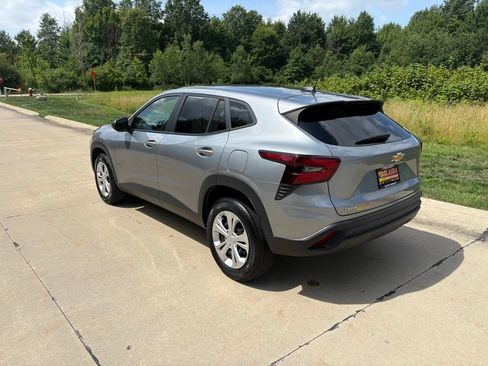 Used 2024 Chevrolet Trax LS FWD image 7