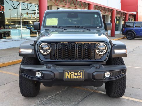 Used 2025 Jeep Wrangler Willys image 3