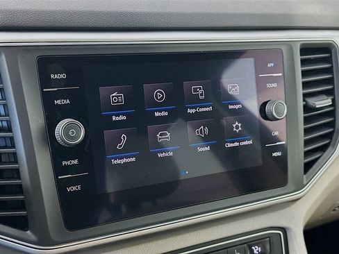 Used 2018 Volkswagen Atlas SE w/ R-Line Package FWD image 19