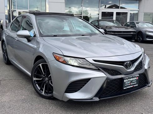 Used 2019 Toyota Camry XSE FWD image 1