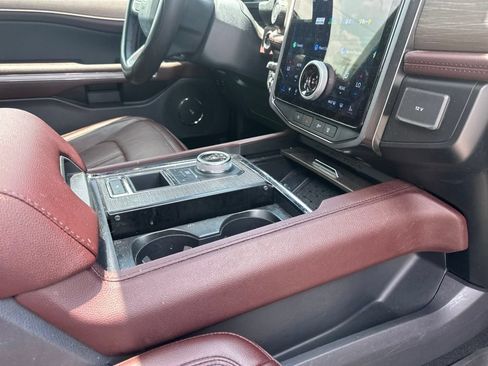 Used 2024 Ford Expedition Limited RWD image 2