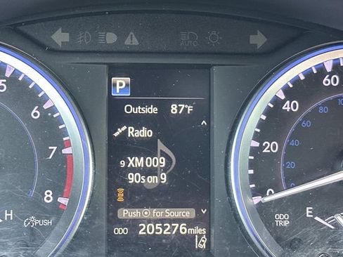 Used 2017 Toyota Highlander SE FWD image 25