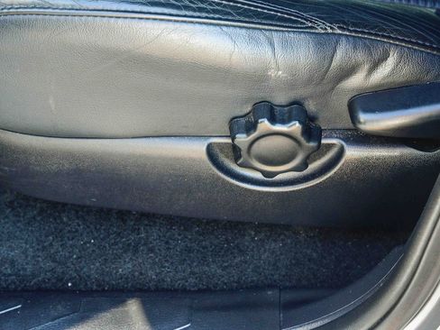 Used 2019 Toyota Tacoma Limited image 19