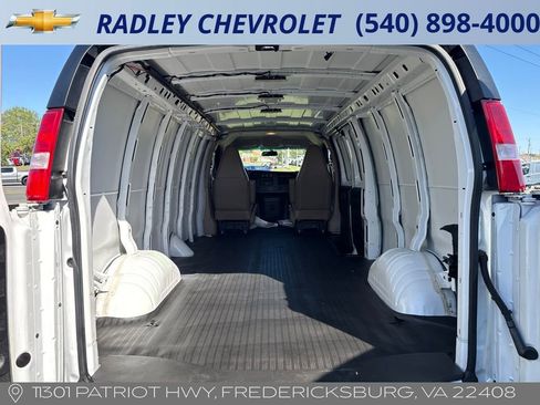 Used 2022 Chevrolet Express 2500 Extended RWD image 10