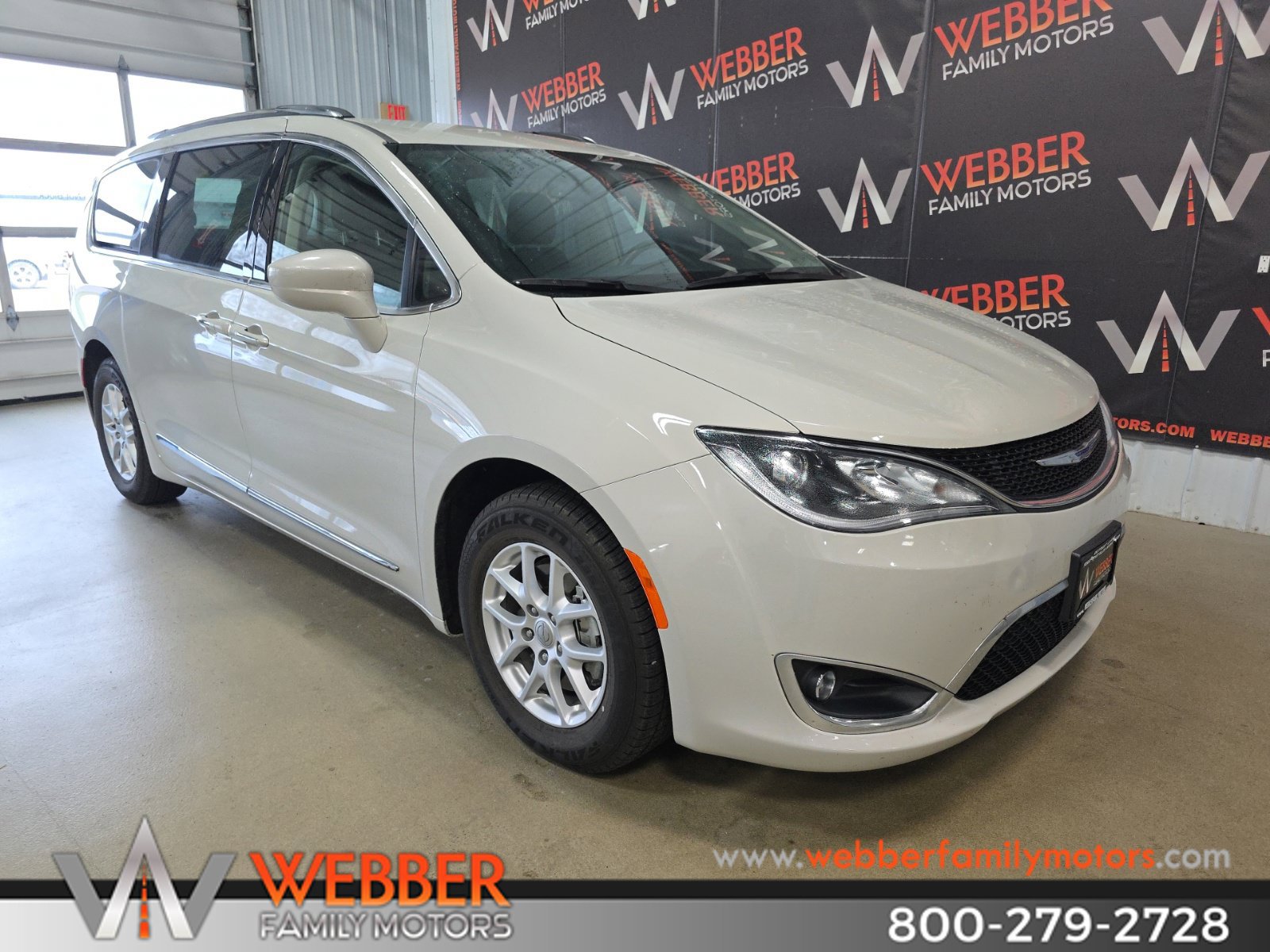 Used 2020 Chrysler Pacifica Touring-L FWD image 1