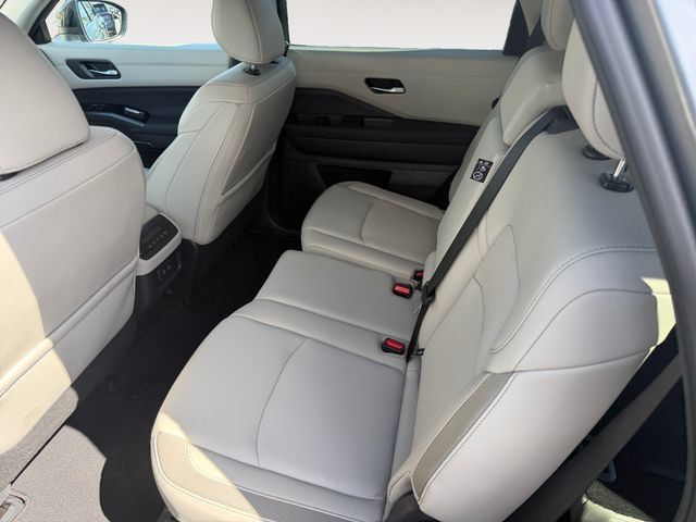 Certified 2026 Nissan Pathfinder SL AWD/4WD image 5